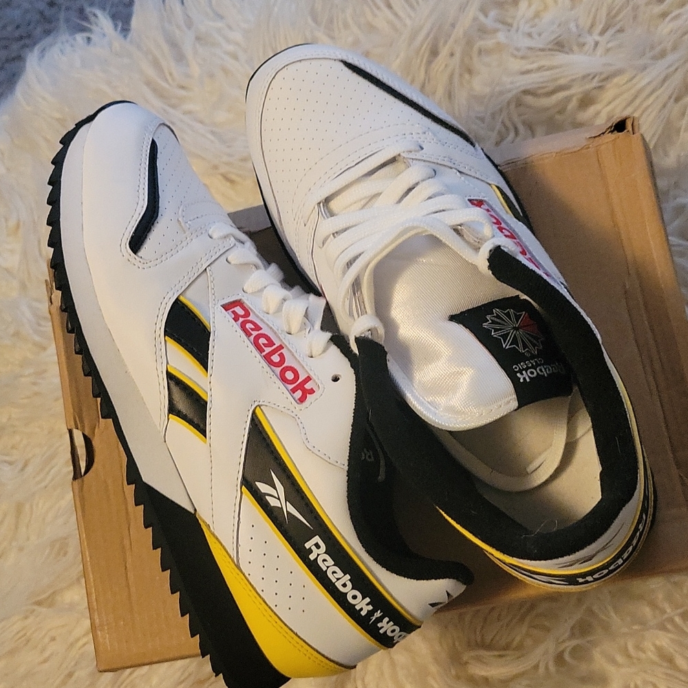 Reebok Classic ] Color red,yellow white and black 6.5 youth >8.5 adult